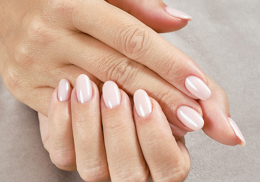 Maniküre mit rosa Soft Gellack