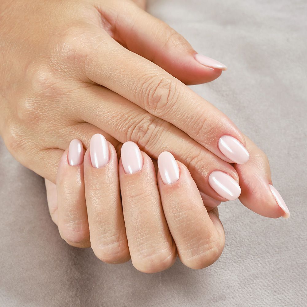 Maniküre mit rosa Soft Gellack